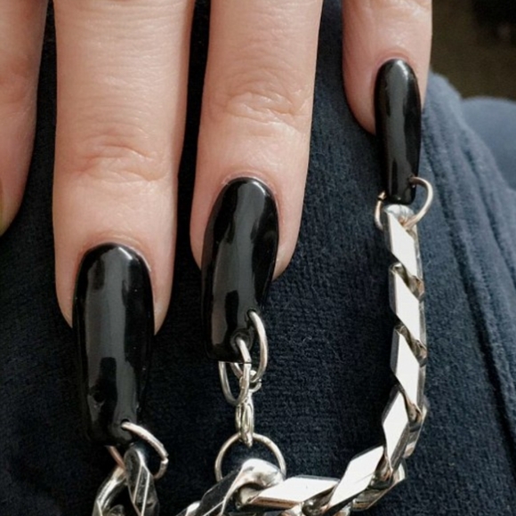 Any set of nails can be pierced - Picture 6 of 10